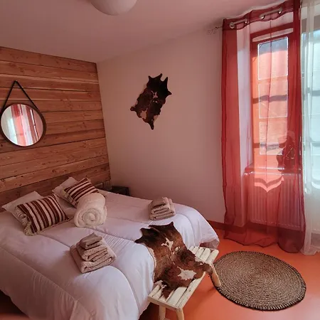 Du Fromager Bed & Breakfast *